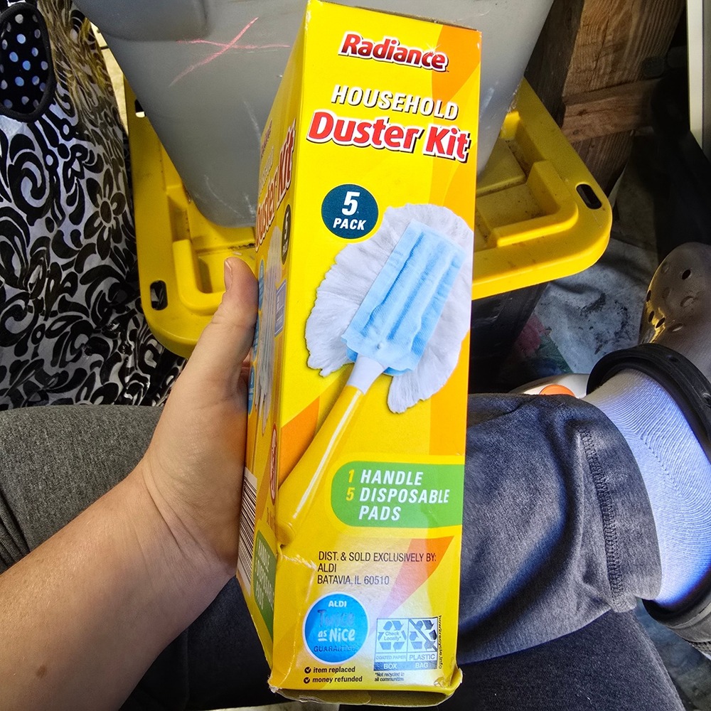 Radiance Household Duster Kit 5 Pack with 1 Handle and 5 Disposable Pads Yellow - Picture 4 of 6